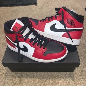 Mid Chicago 1’s Black Toe